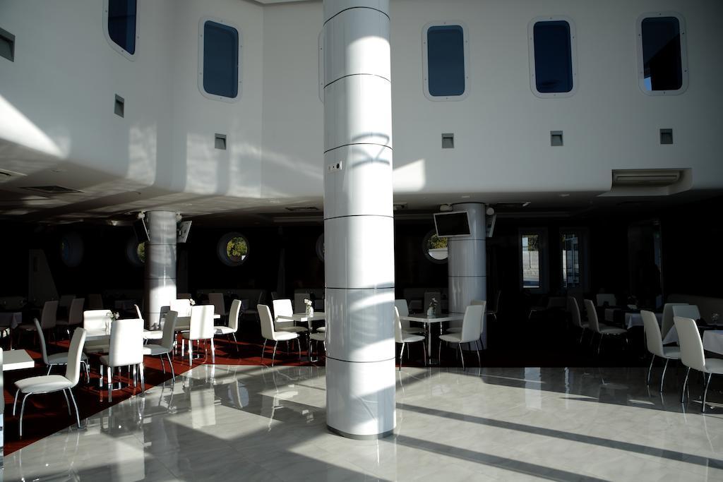 Porto Riva Hotel Zaporizhia ภายนอก รูปภาพ