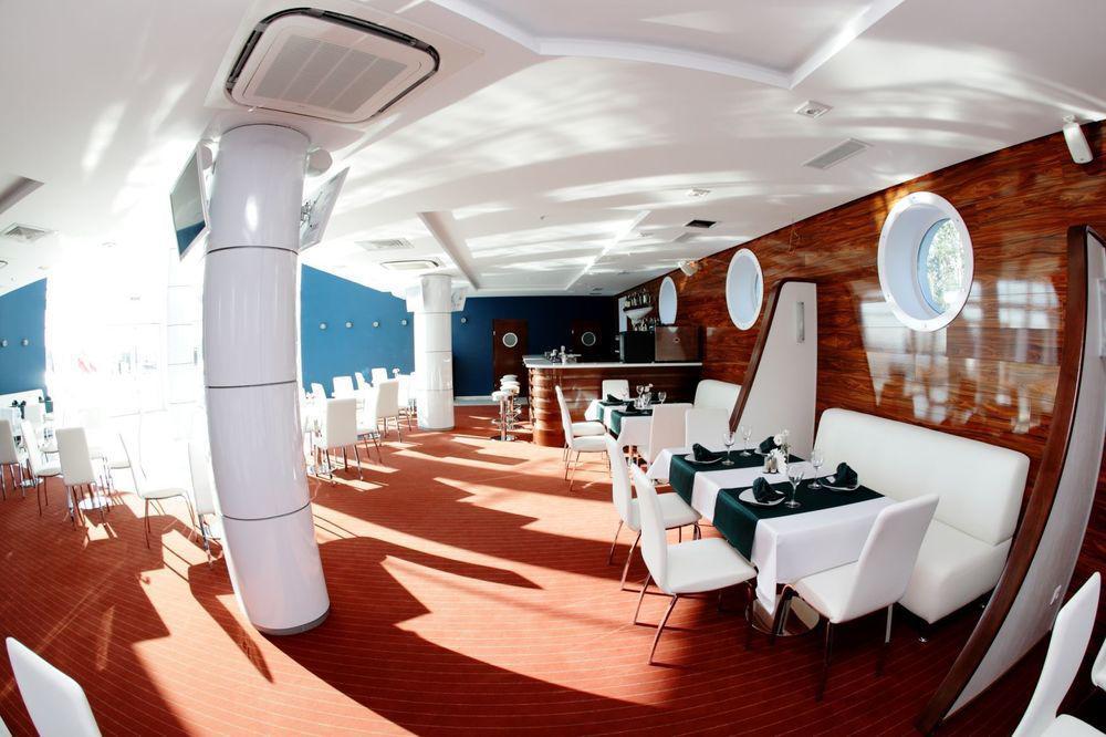 Porto Riva Hotel Zaporizhia ภายนอก รูปภาพ