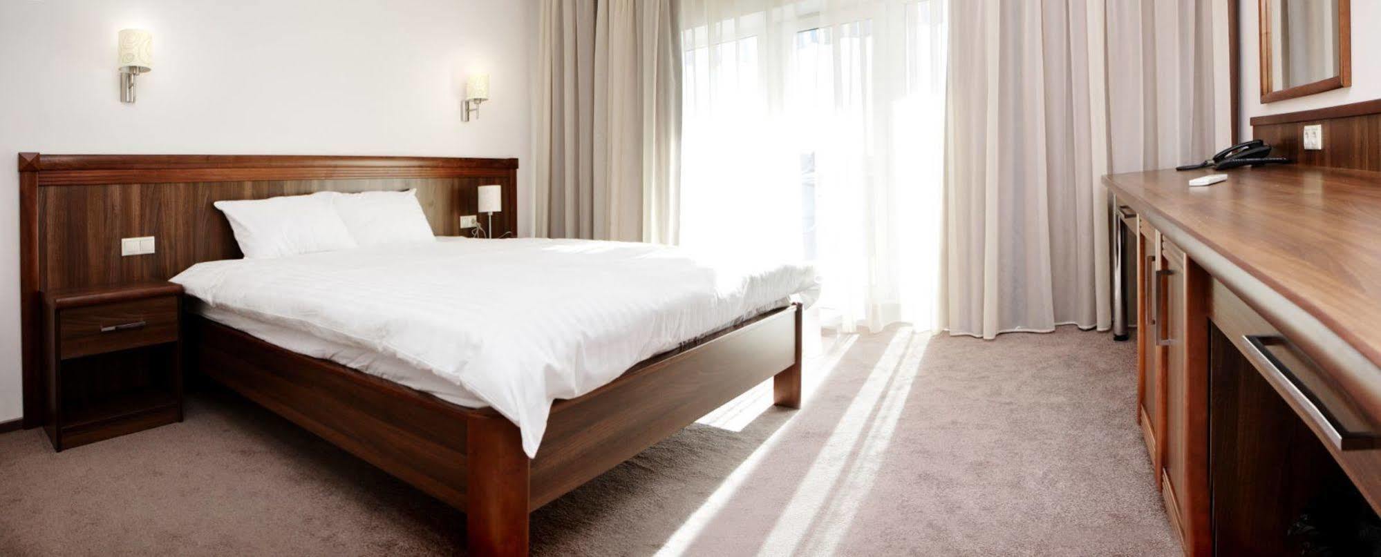 Porto Riva Hotel Zaporizhia ภายนอก รูปภาพ